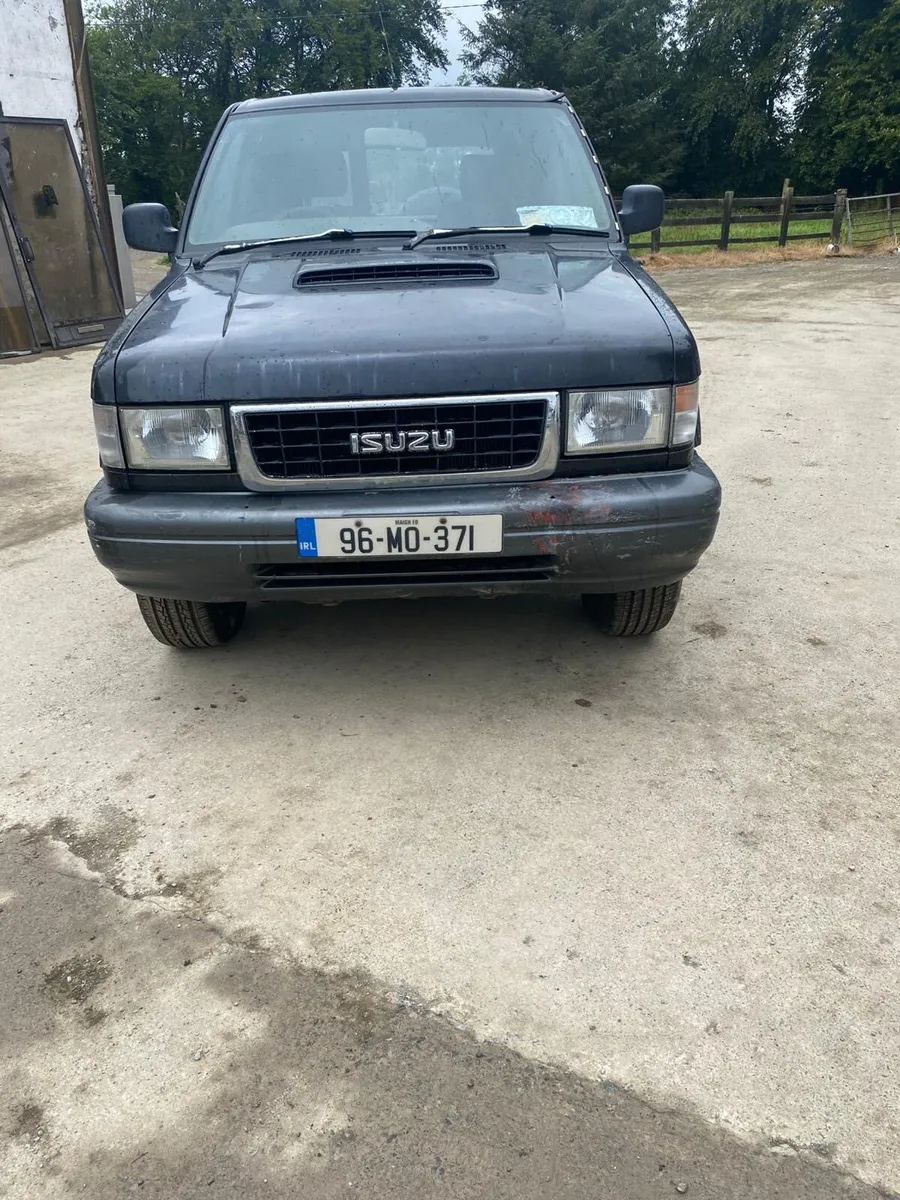 Isuzu Trooper 3.1 - Image 1