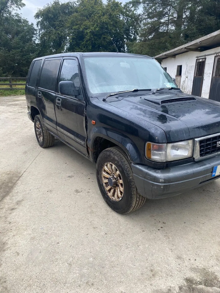 Isuzu Trooper 3.1 - Image 2