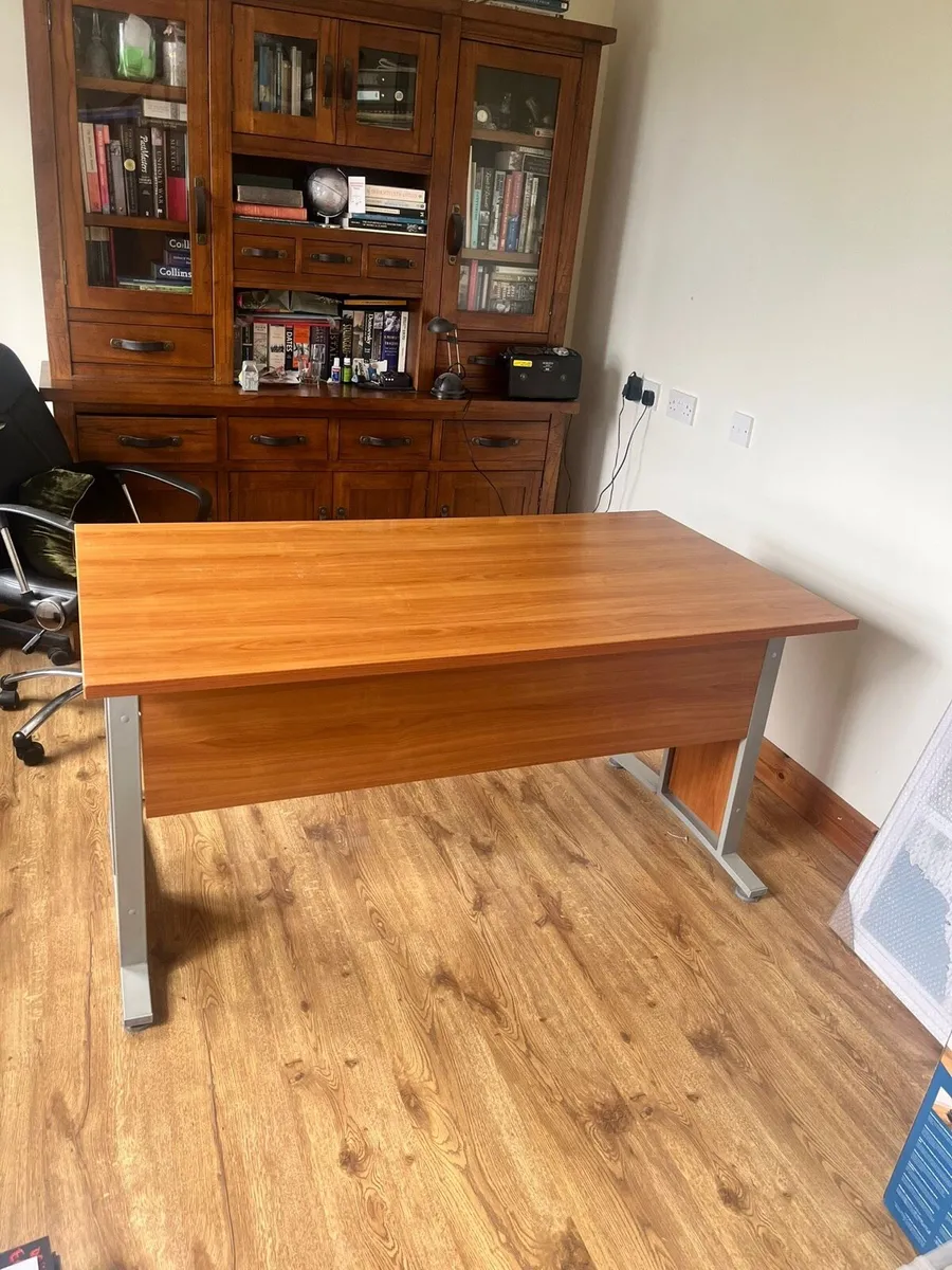 Office desk - Image 1