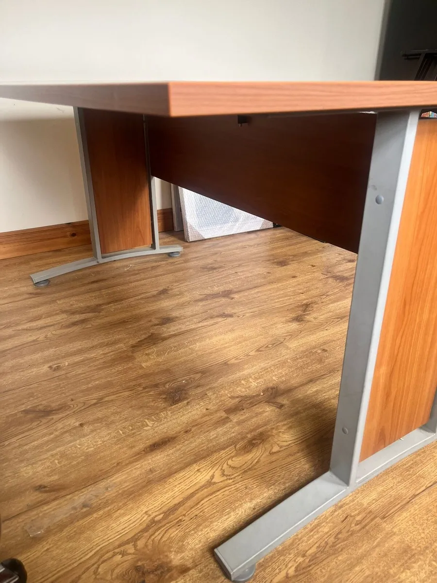 Office desk - Image 3