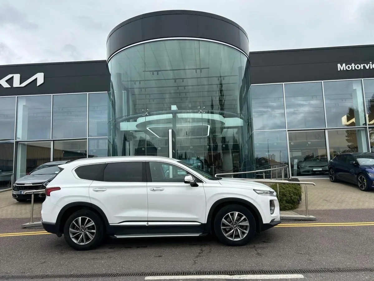 Hyundai Santa Fe 2WD Executive Plus 5DR lady owner - Image 1