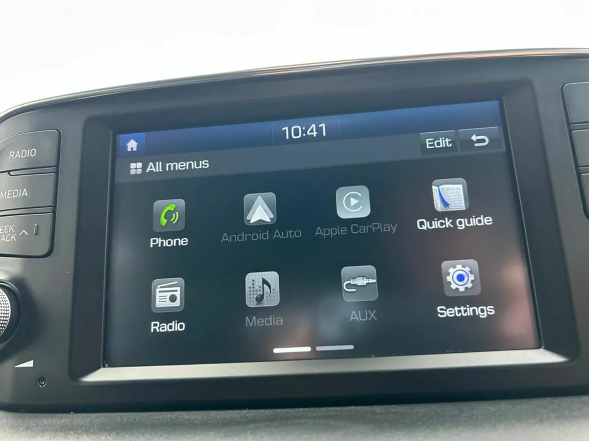 Hyundai Santa Fe 2WD Executive Plus 5DR lady owner - Image 2