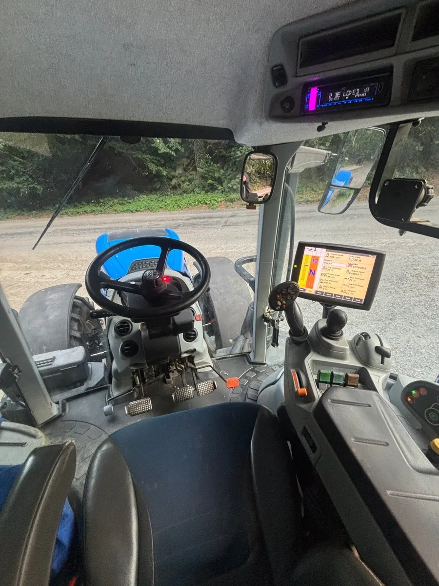 New Holland T7.230 - Image 2