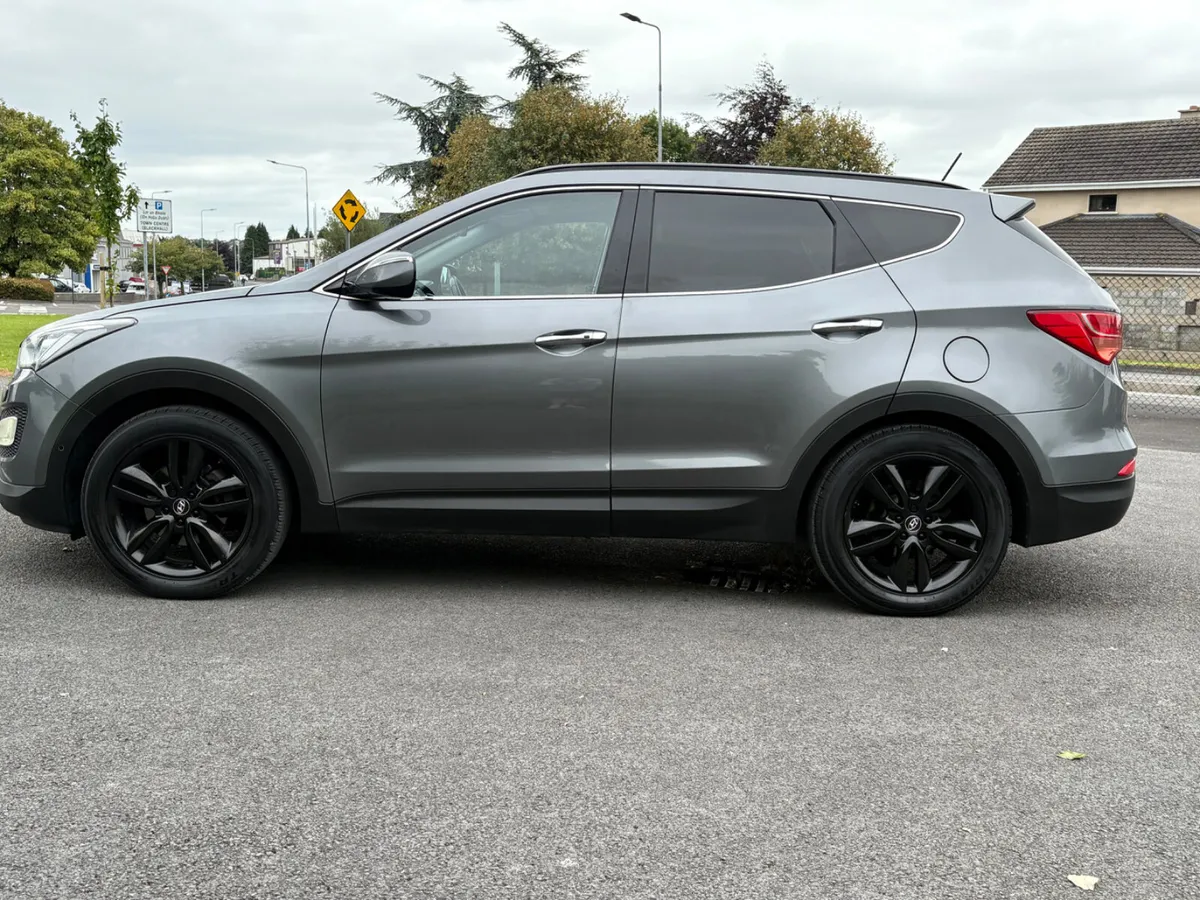 ABSOLUTELY STUNNING 4x4 7 SEATER SANTA FE - Image 4