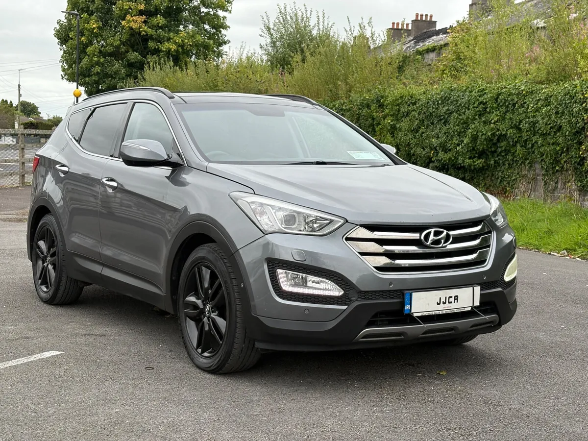 ABSOLUTELY STUNNING 4x4 7 SEATER SANTA FE - Image 1