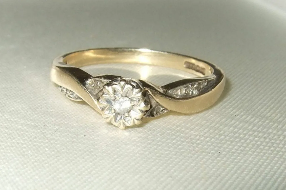 Vintage Hallmarked Diamond 9ct Gold Ring - Image 3