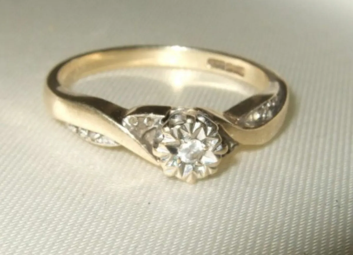 Vintage Hallmarked Diamond 9ct Gold Ring - Image 4