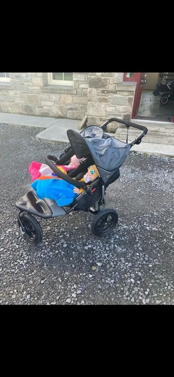 Out and about double buggy - Image 4