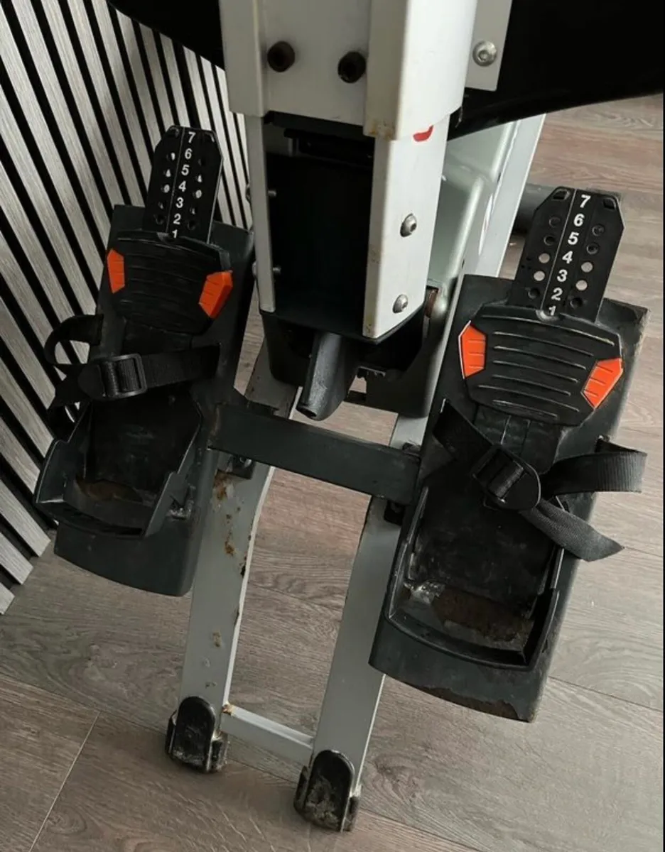 Spirit R800 electronic rowing machine - Image 2