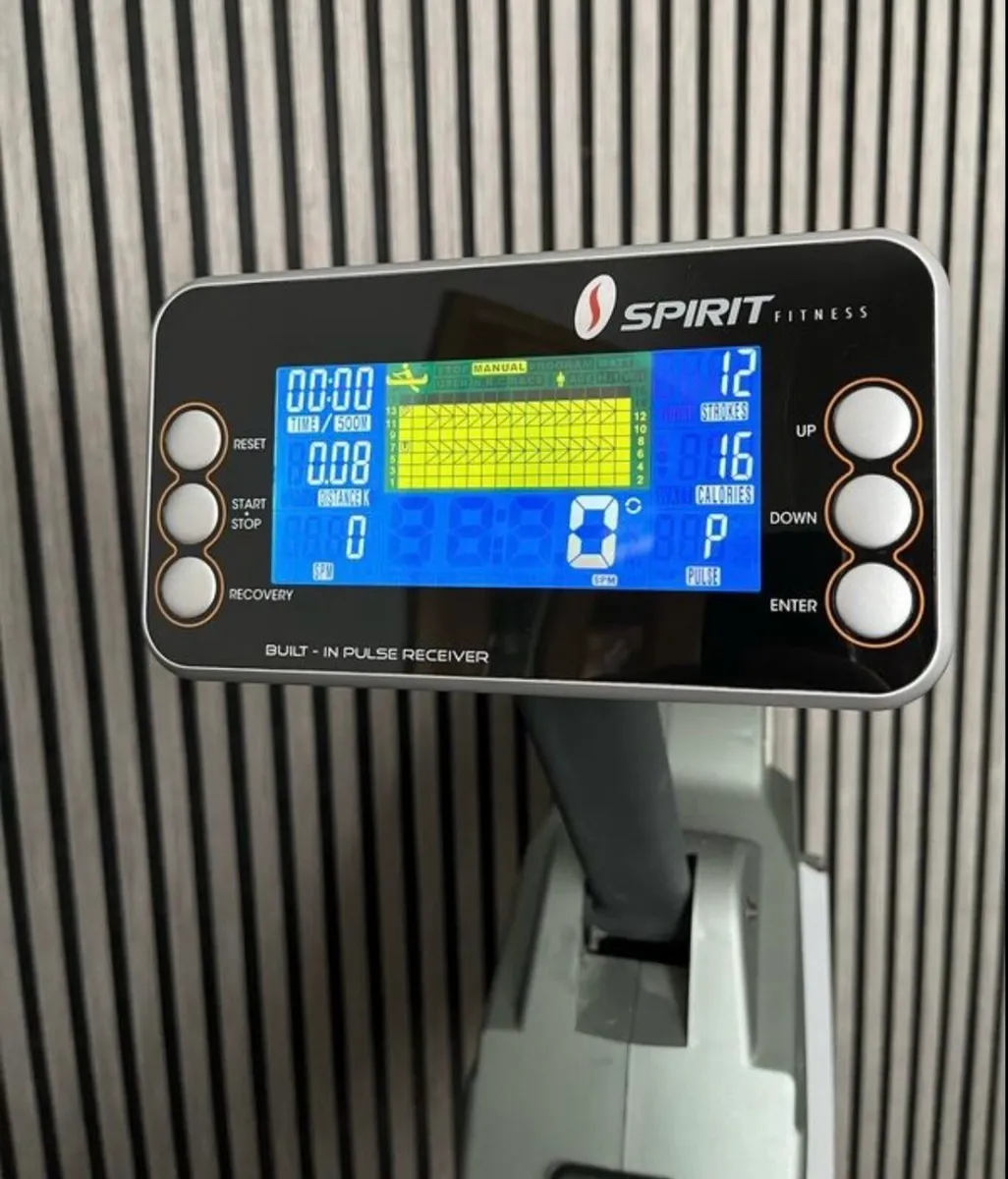Spirit R800 electronic rowing machine - Image 3