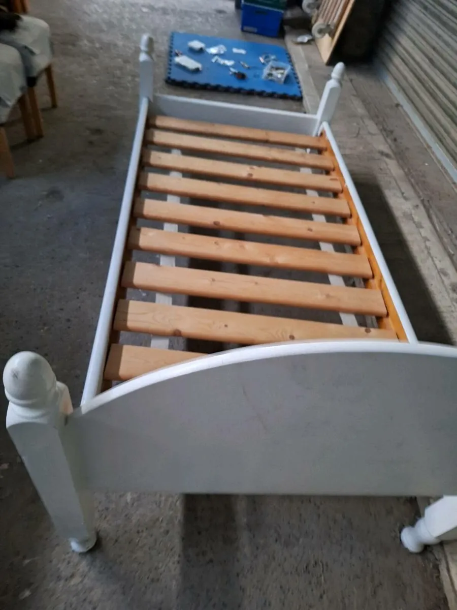 Single pine bed frame painted white (DELIVERY) - Image 4