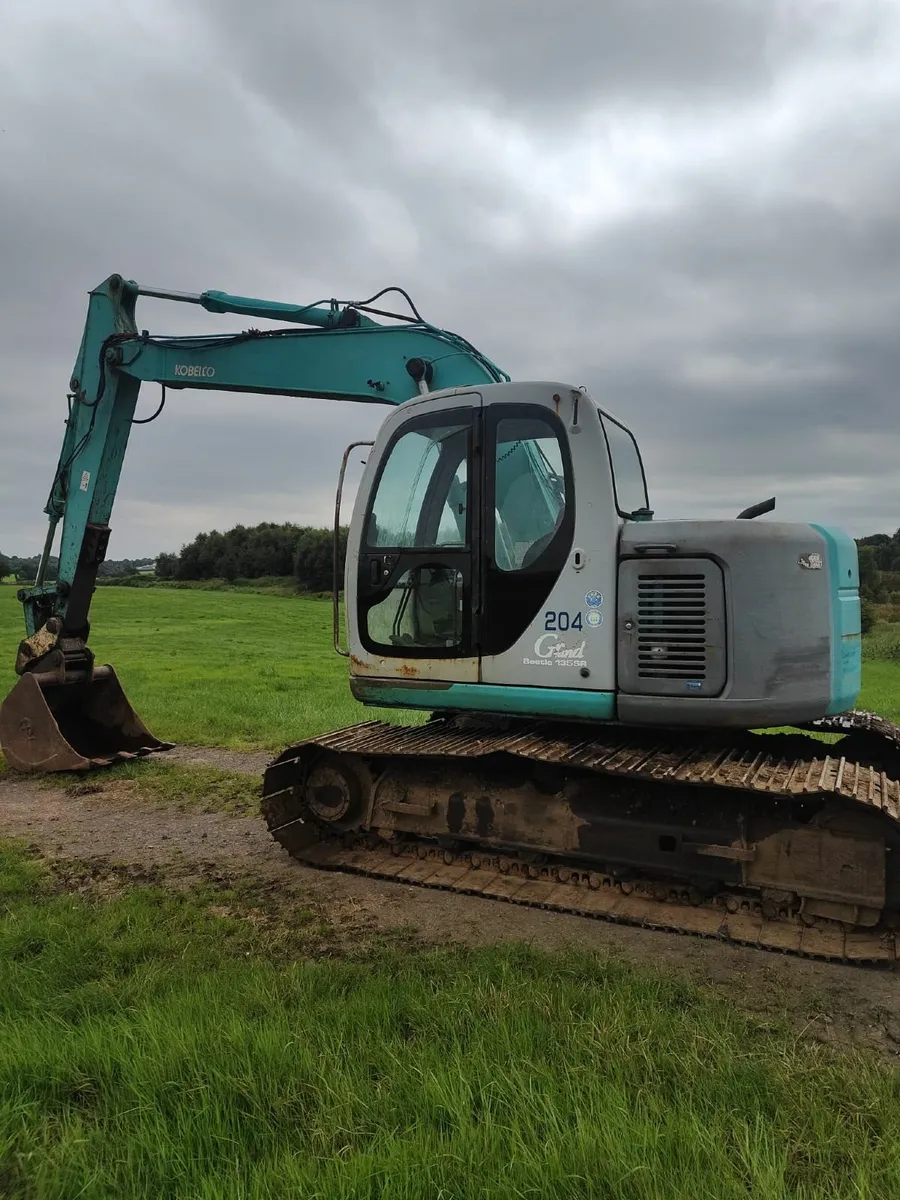 1999 Kobelco 135 zero swing digger excavator - Image 1