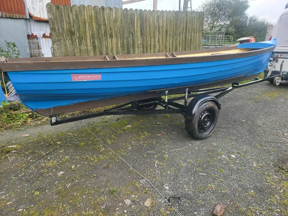 19ft fiberglass anglers fancy renovated & trailer - Image 1