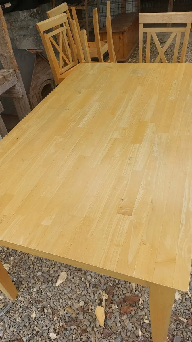 Table and  6 chairs - Image 1