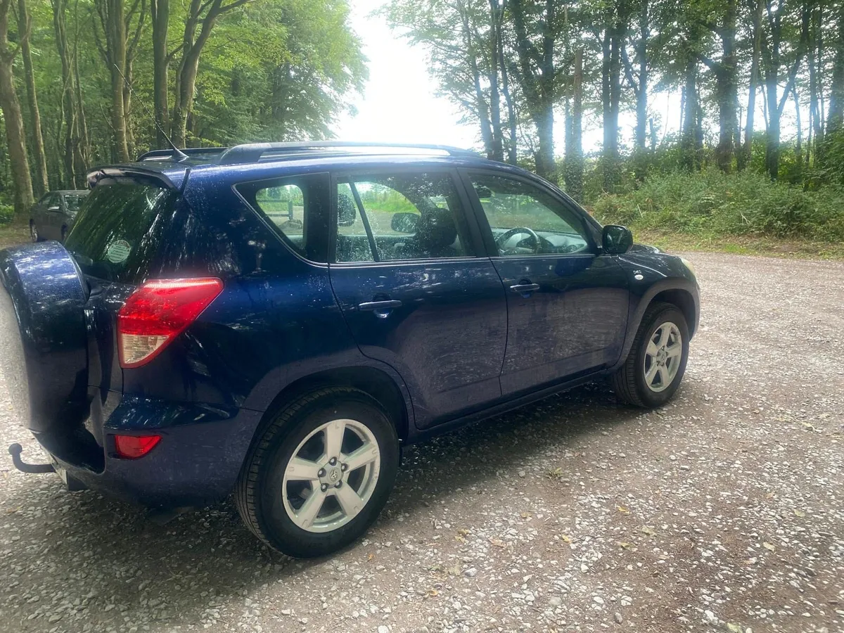 Toyota RAV4 2.2D 4x4 - Image 2