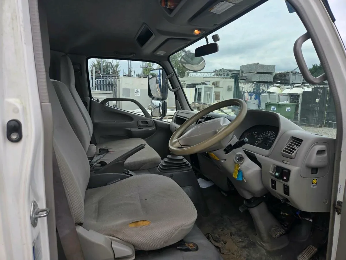 2012 Hino Beavertail - Image 2