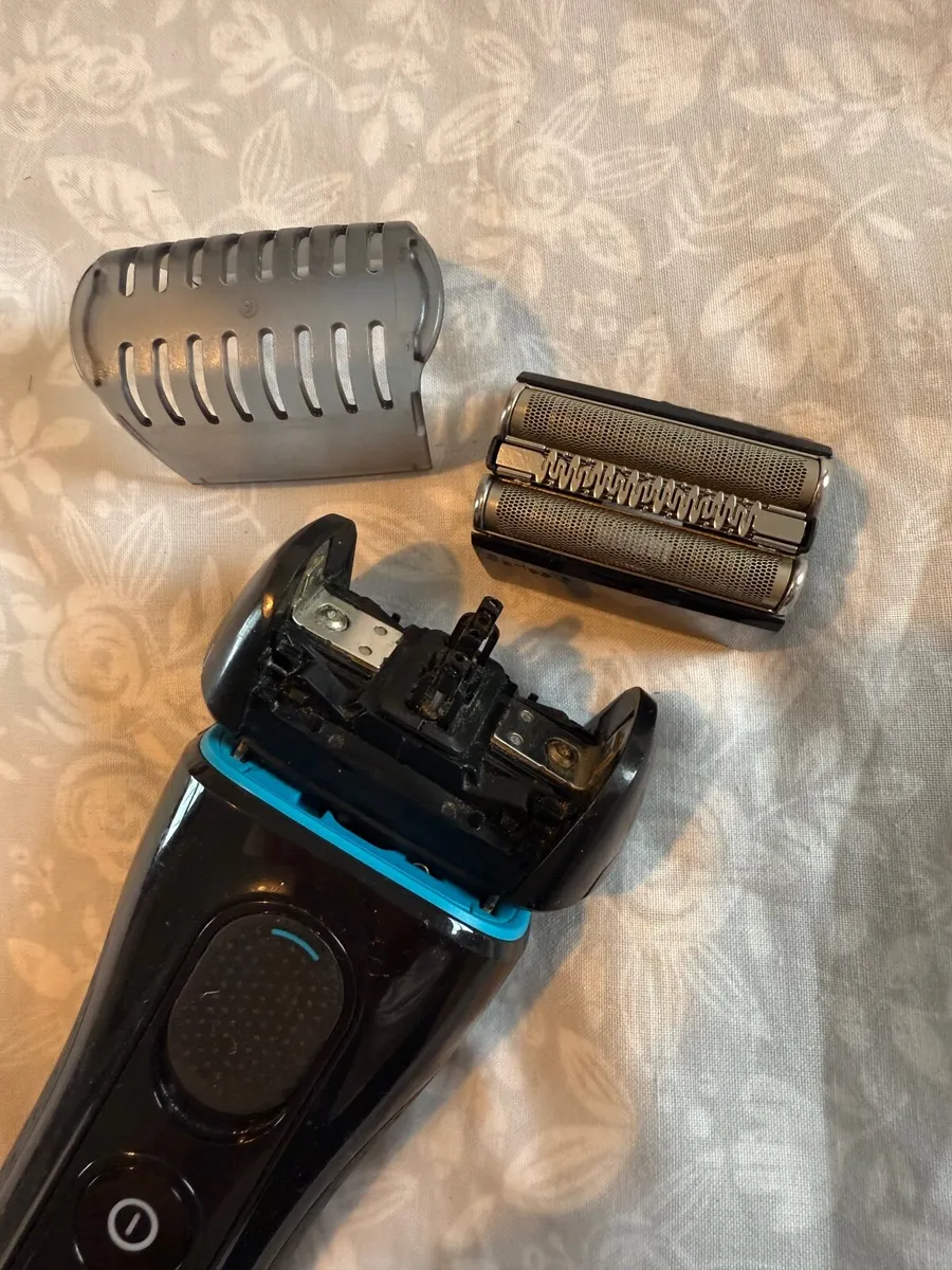 Braun series 5 wet and dry electric shaver - Image 3