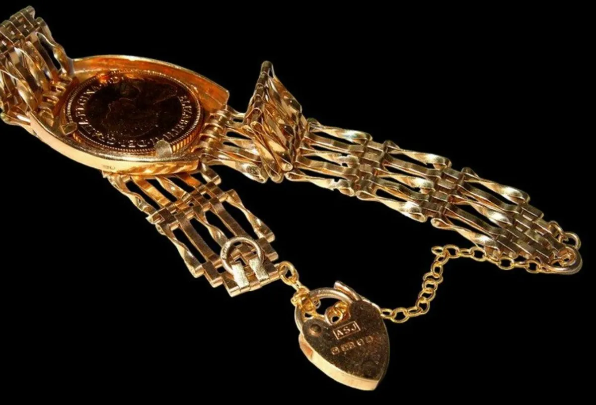 Vintage Hallmarked 9ct Gold Half Sov Bracelet - Image 3