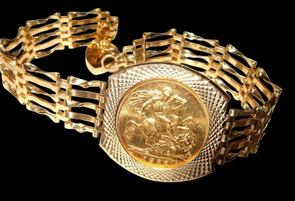 Vintage Hallmarked 9ct Gold Half Sov Bracelet - Image 1