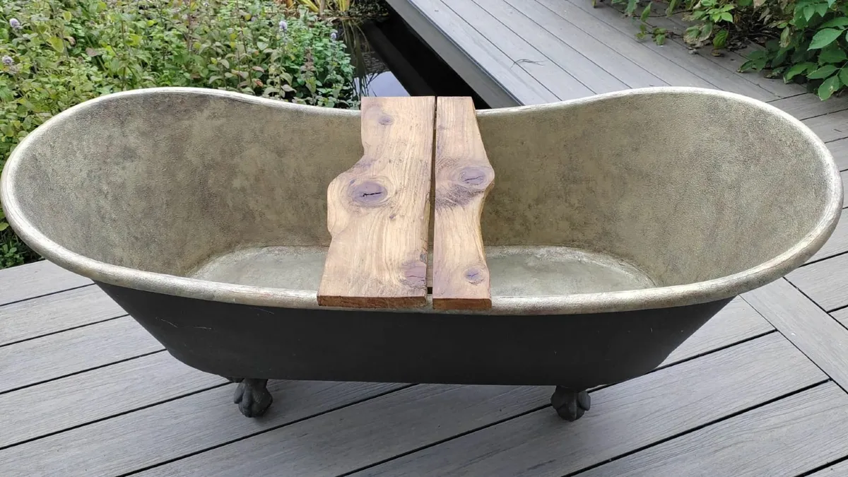 Cast Iron bath plant display - Image 3