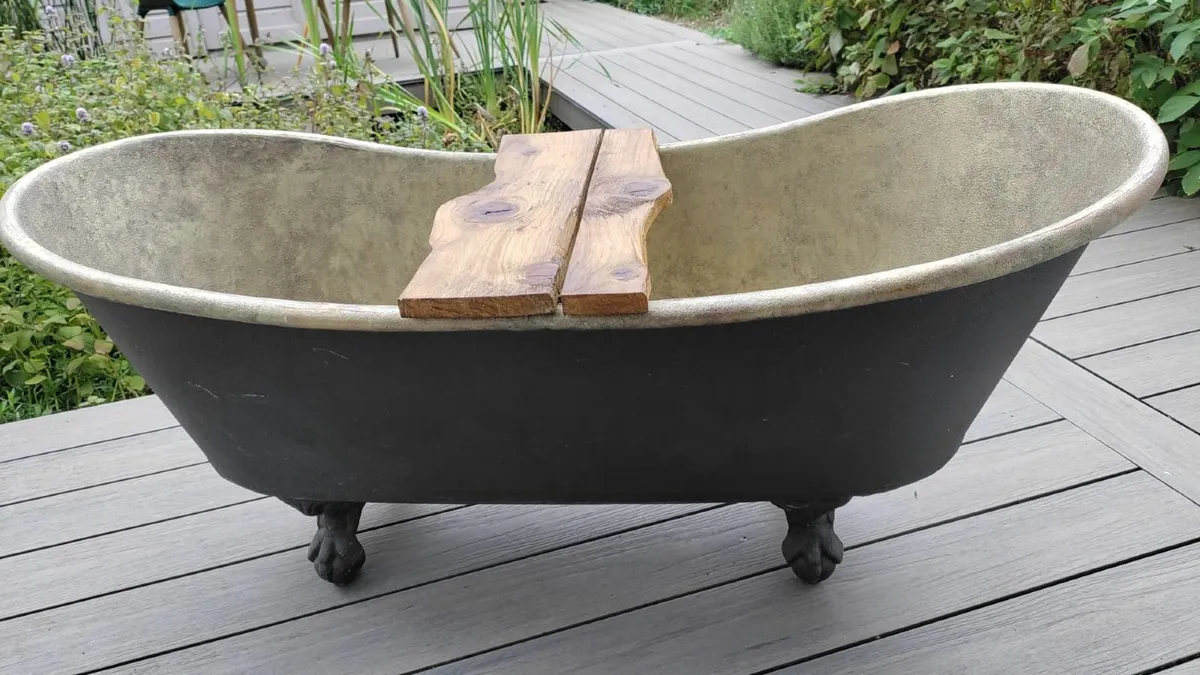 Cast Iron bath plant display - Image 4