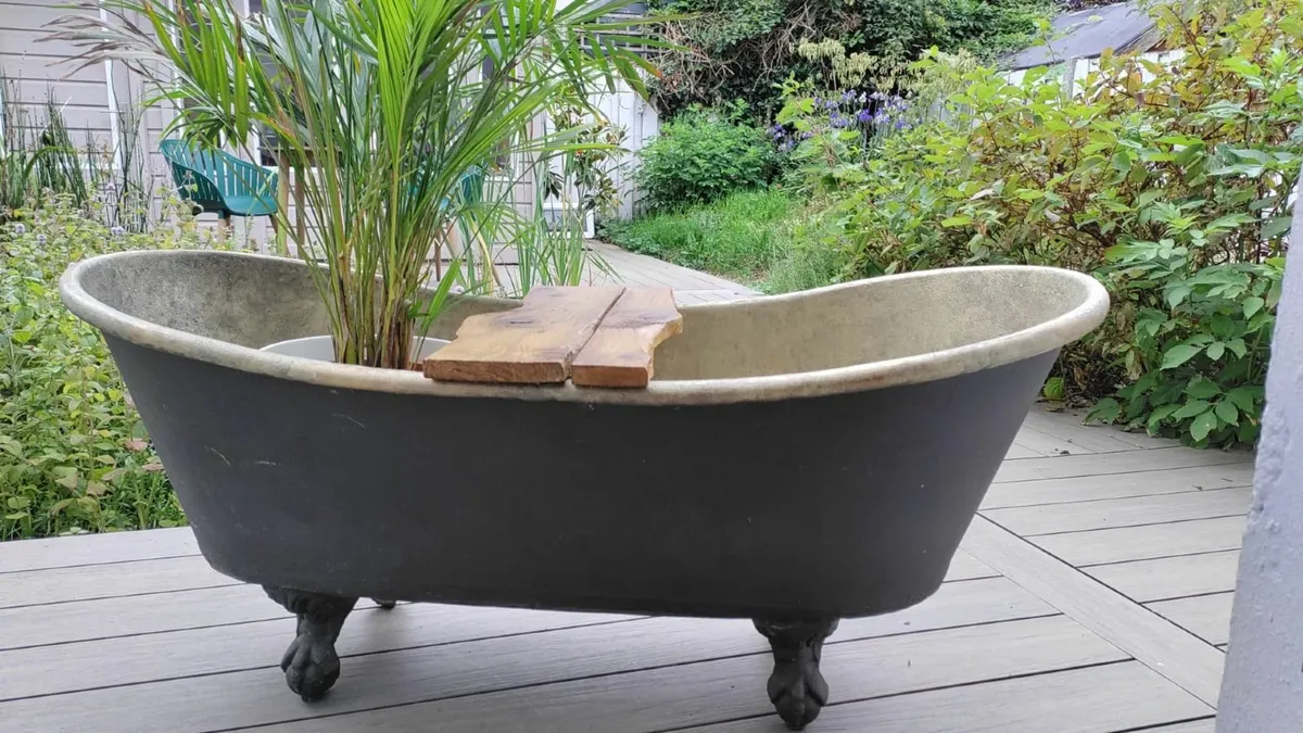 Cast Iron bath plant display - Image 1