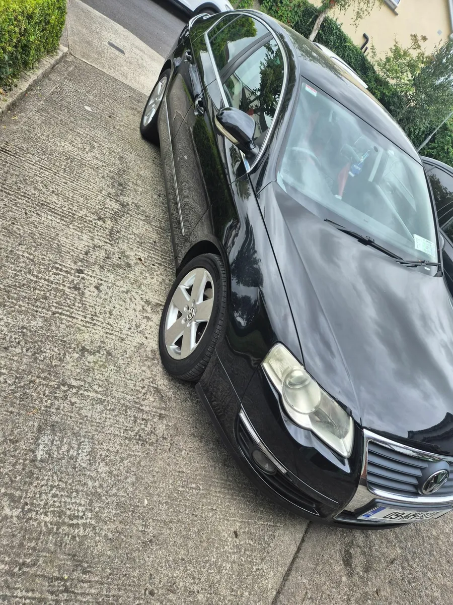 Volkswagen Passat 2009 - Image 2