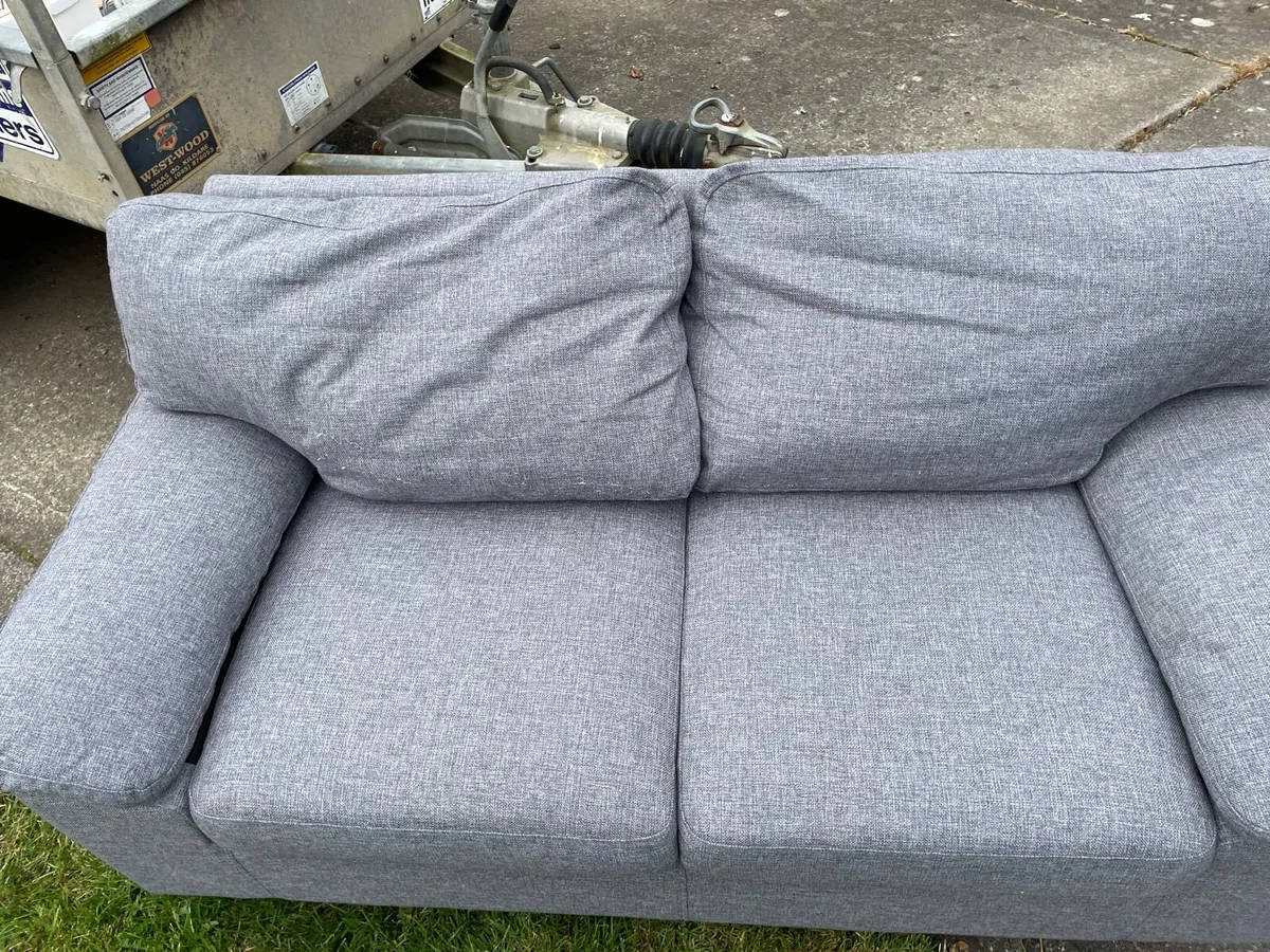 2 seater couch - Image 1