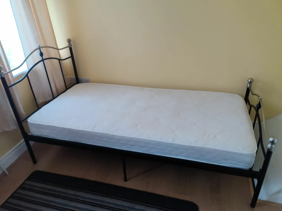 Single bed and mattress - Image 1