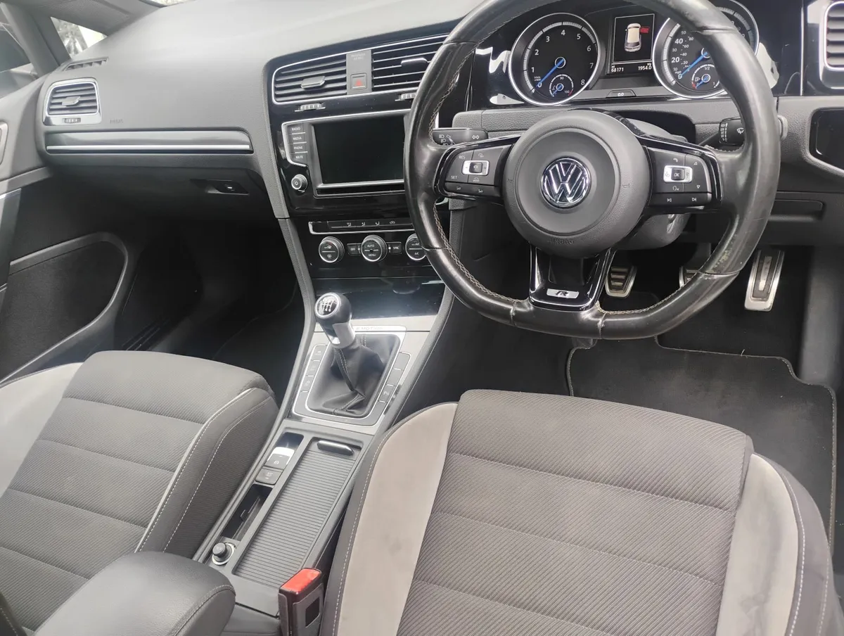 Volkswagen Golf R 2016 2.0 TSI - Image 3