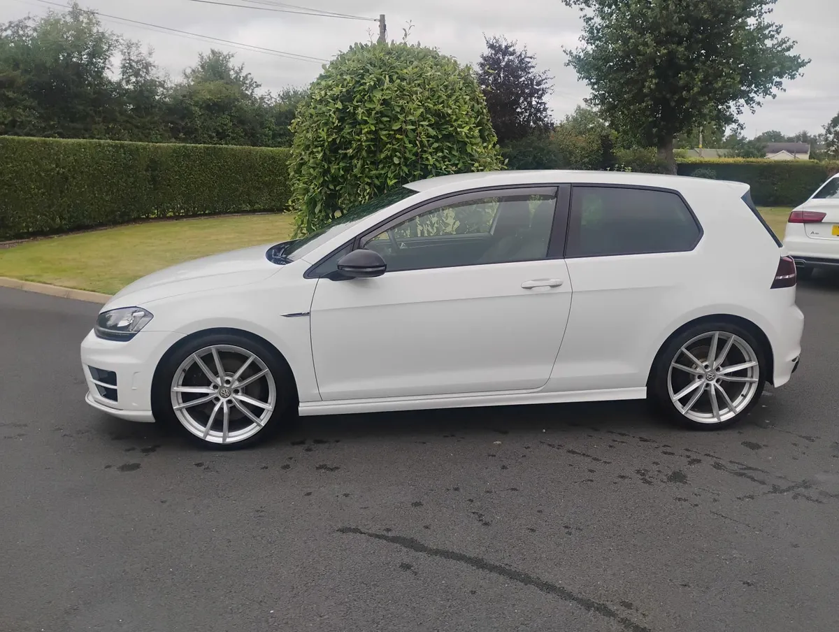 Volkswagen Golf R 2016 2.0 TSI - Image 1