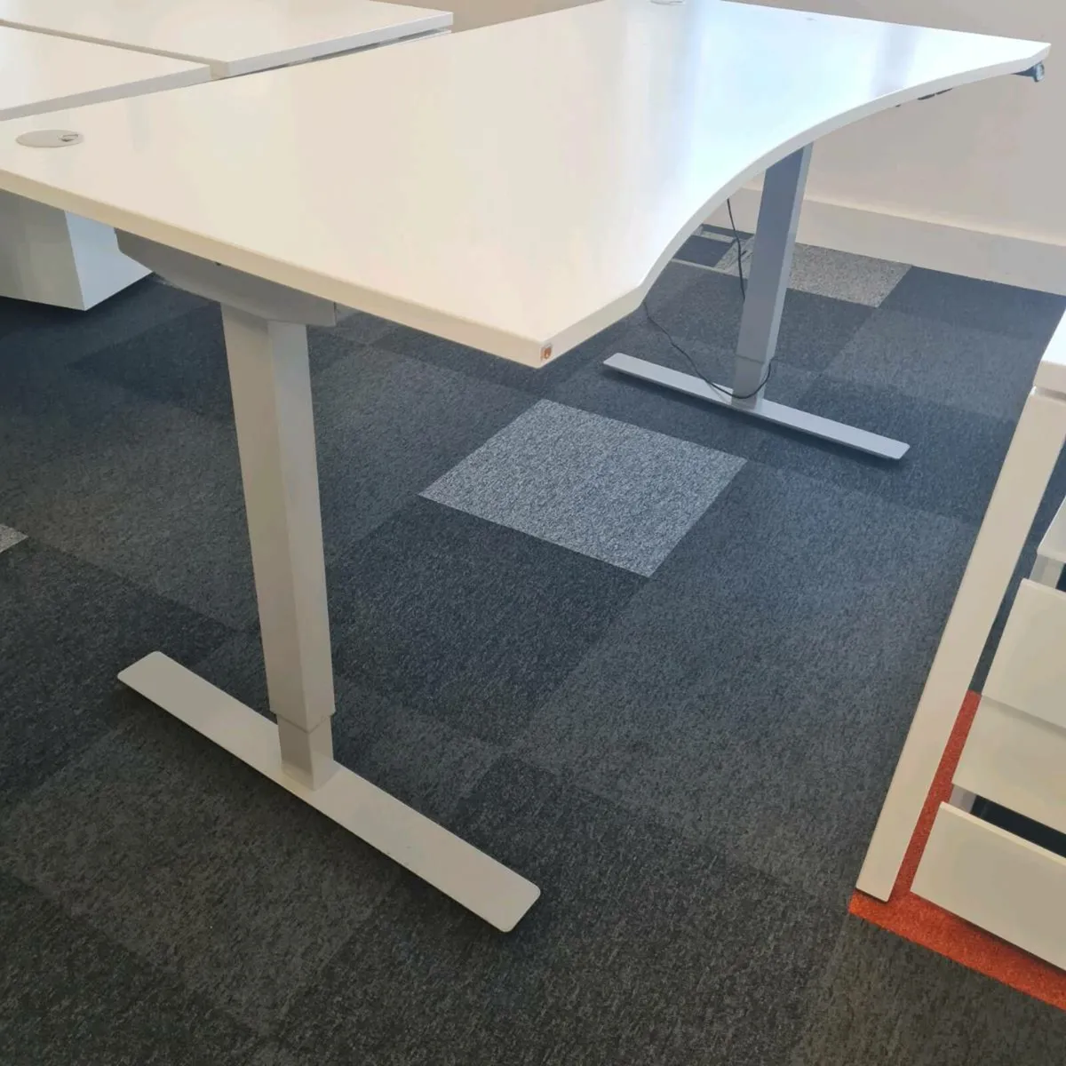 White electric sit stand desk - Image 1