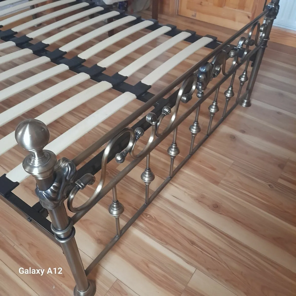 Brass effect bed frame - Image 3