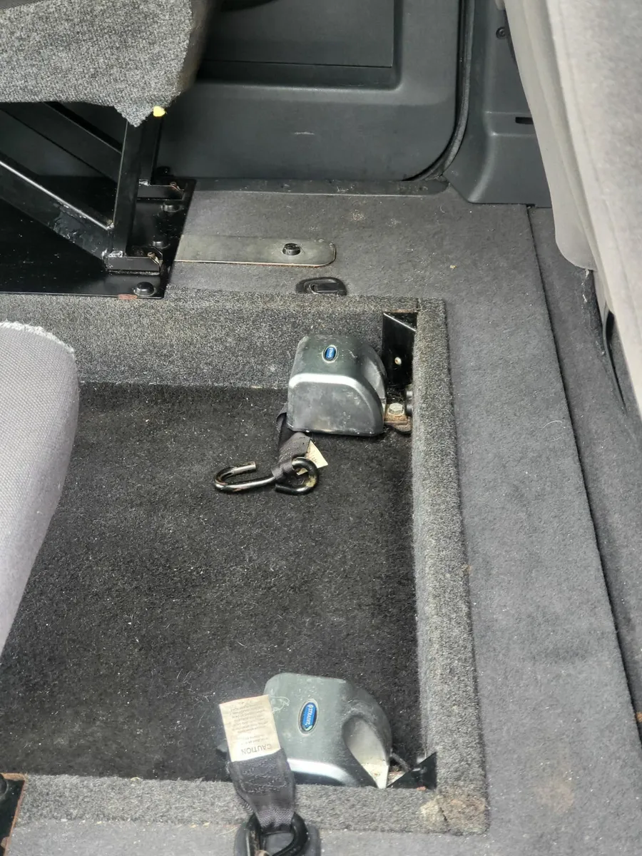 WHEEL CHAIR 5 SEATER 1 OWNER Peugeot Expert 2012 - Image 2