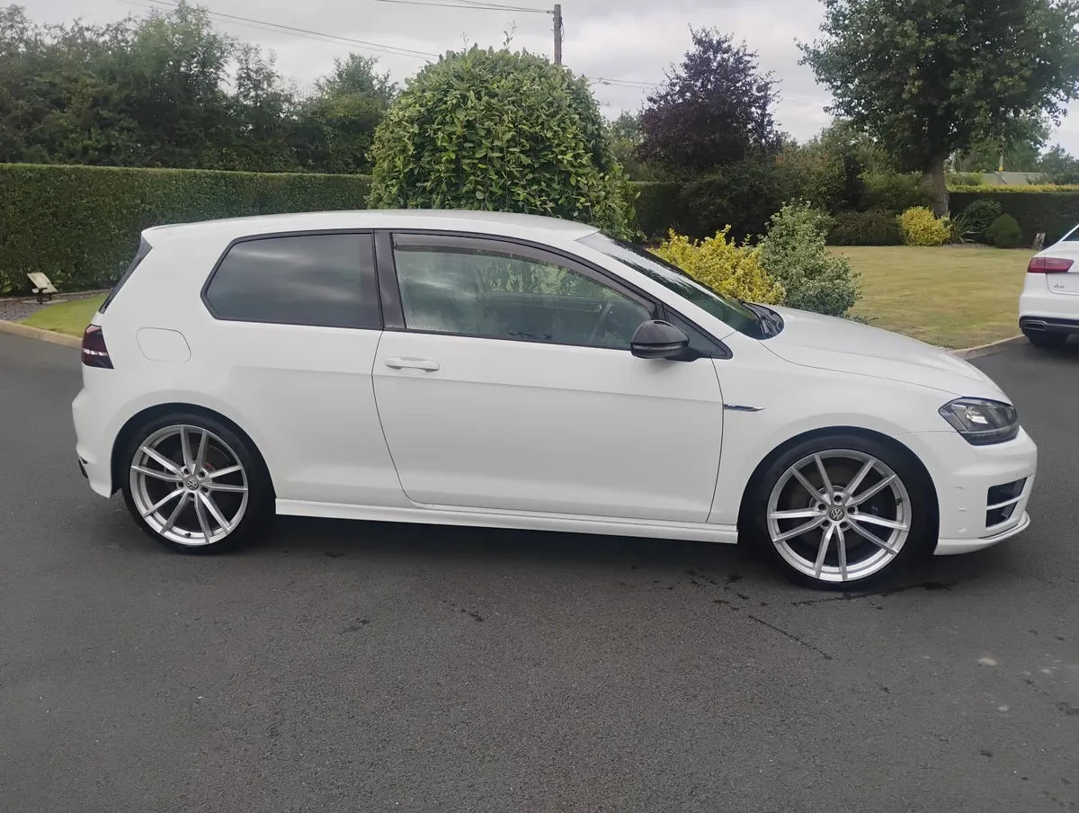 Volkswagen Golf R 2016 2.0 TSI - Image 2