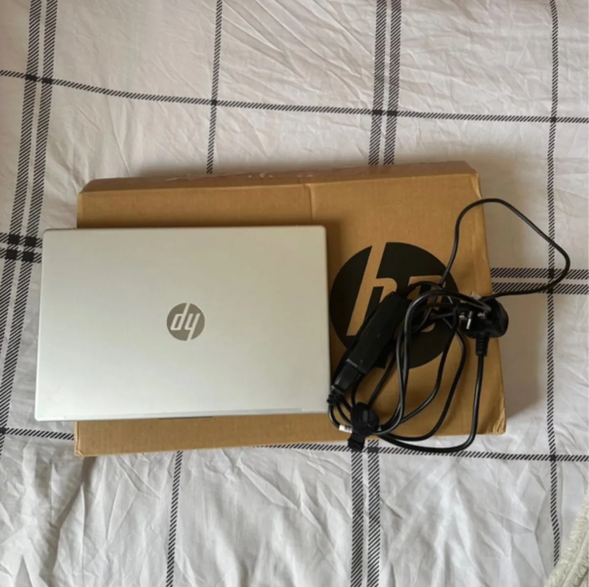 Laptop - Image 4