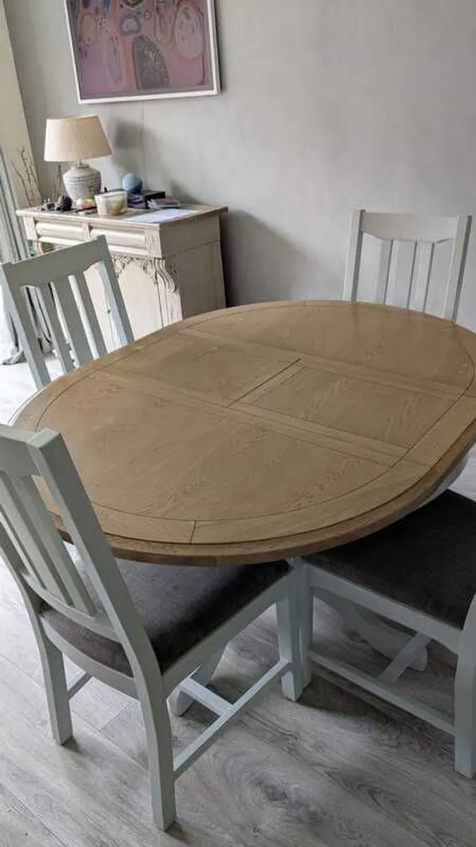 Extendable Round Dining Table & Chairs x 4No. - Image 1