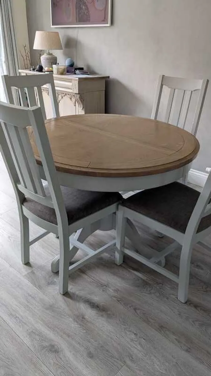Extendable Round Dining Table & Chairs x 4No. - Image 2