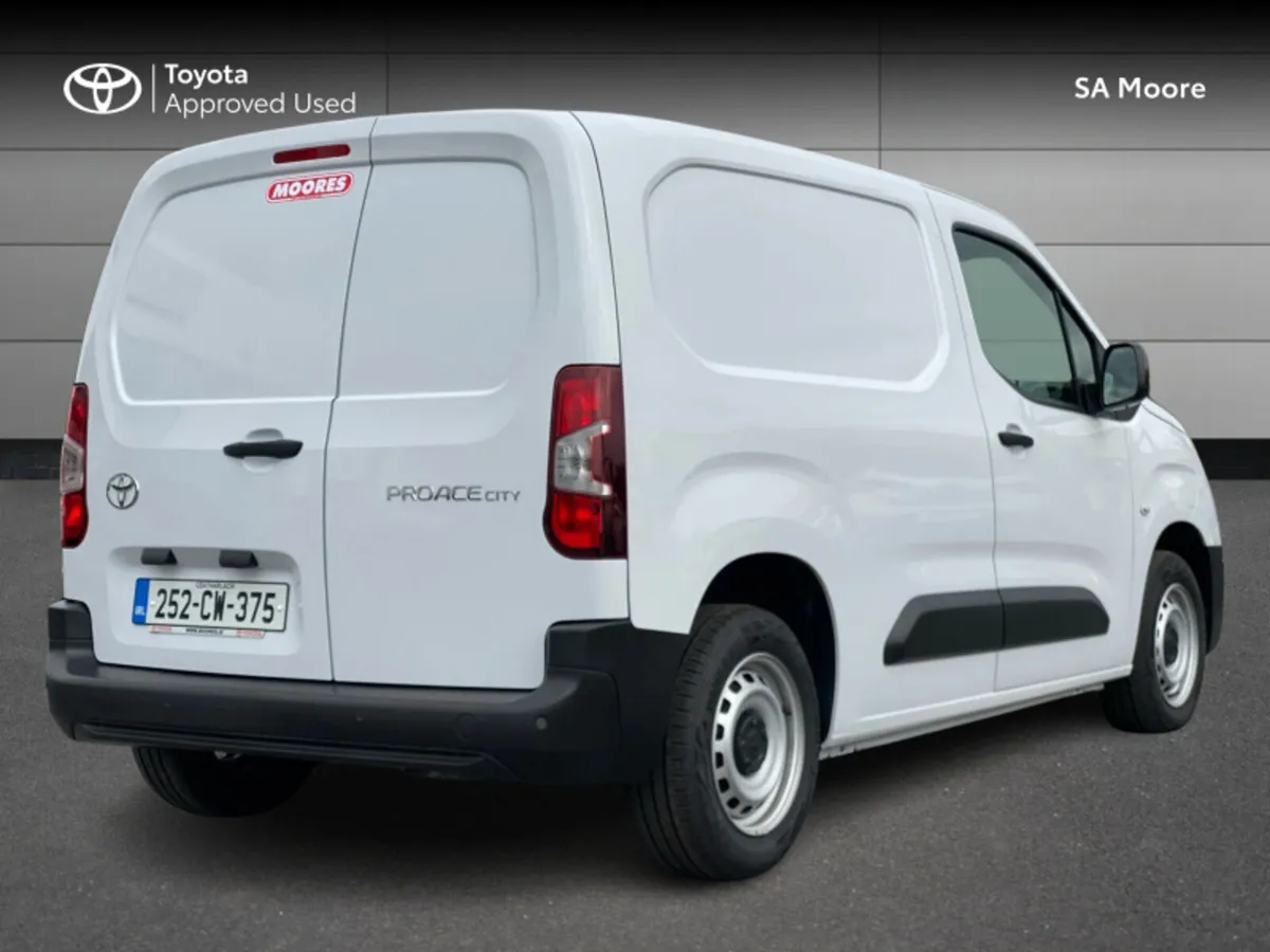 Toyota Proace City 1.5 GX SWB 650KG - DISPLAY MODE - Image 2