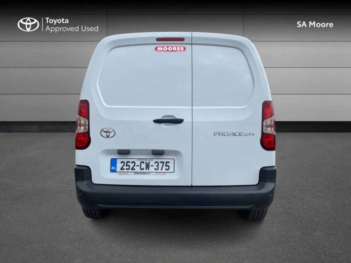 Toyota Proace City 1.5 GX SWB 650KG - DISPLAY MODE - Image 4