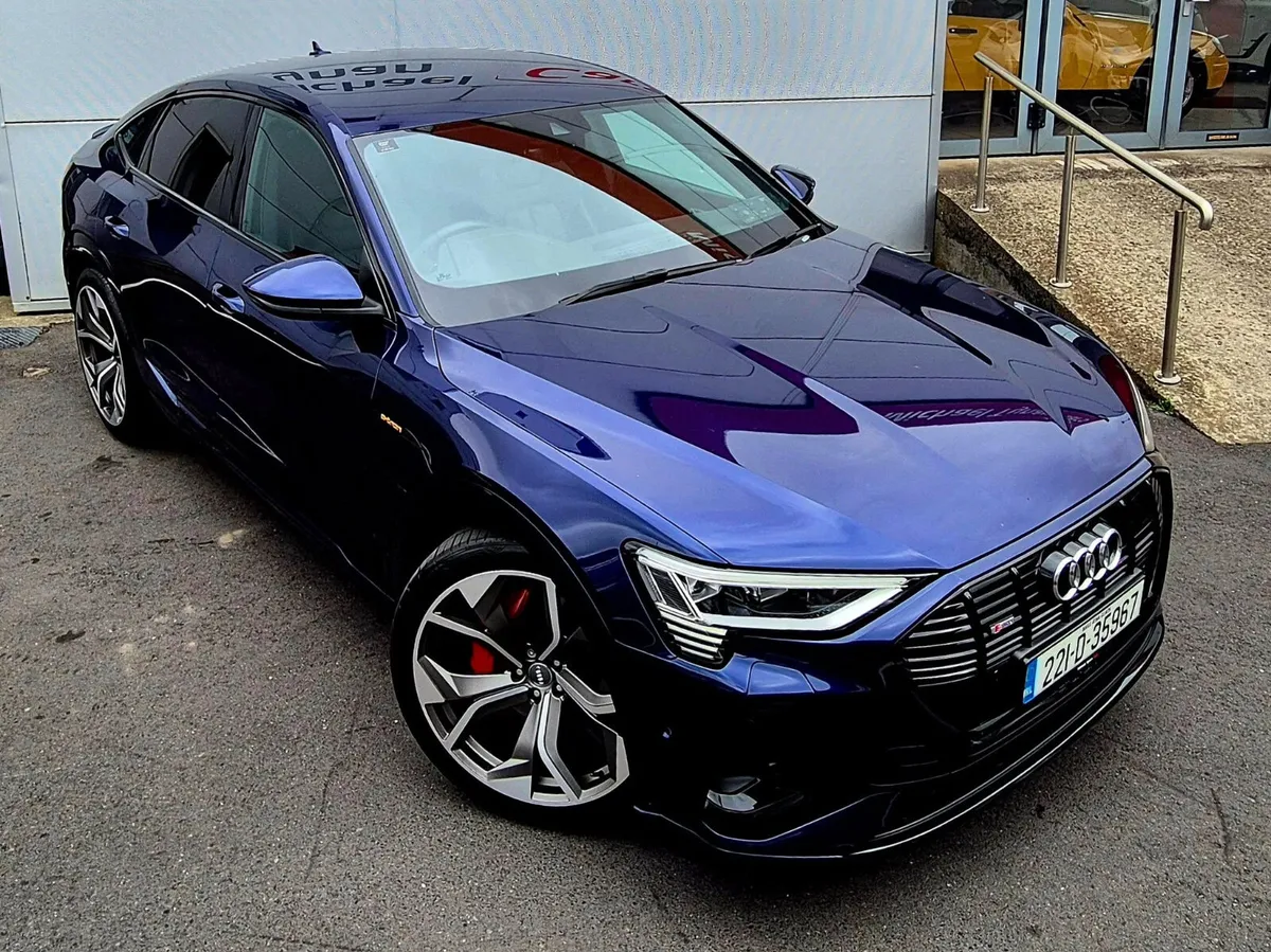 2022 Audi etron 55 Quattro Sportback Black Edition - Image 3