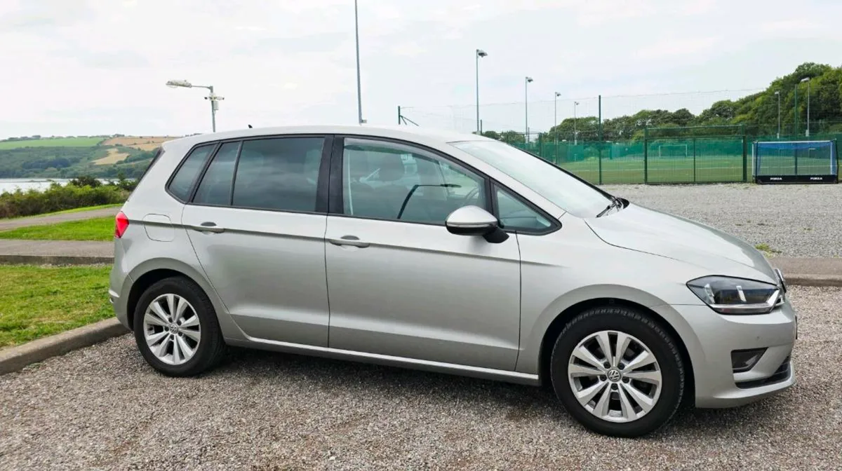 Volkswagen Golf TSI 2017 Automatic - Image 2