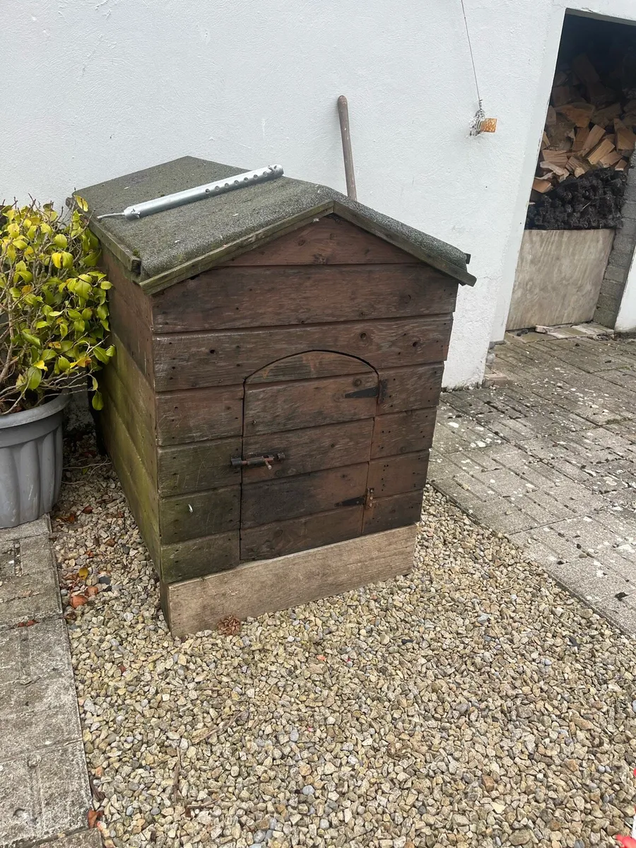 Large Dog House - Image 1