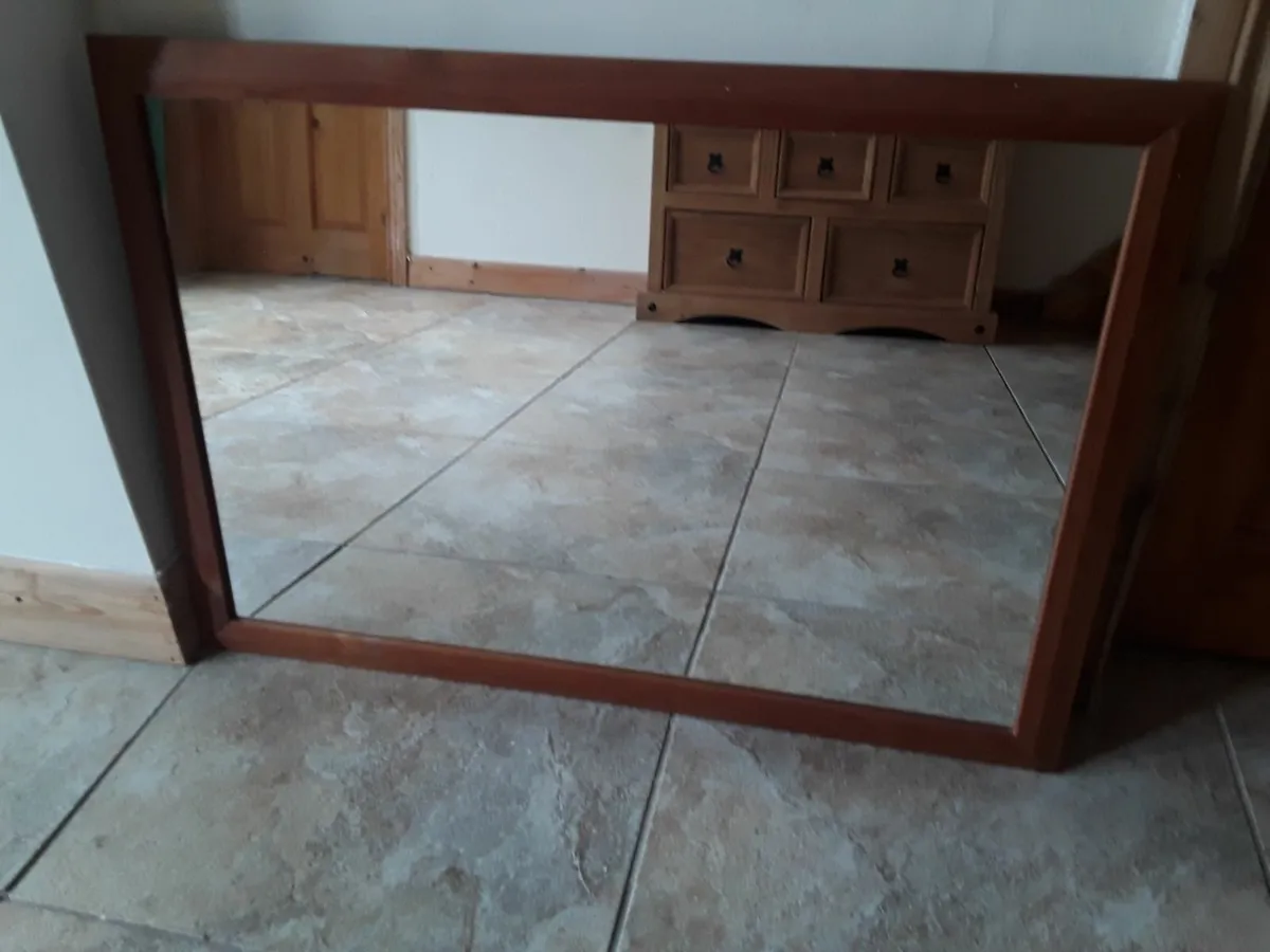 Large mirror in new condition - Image 1