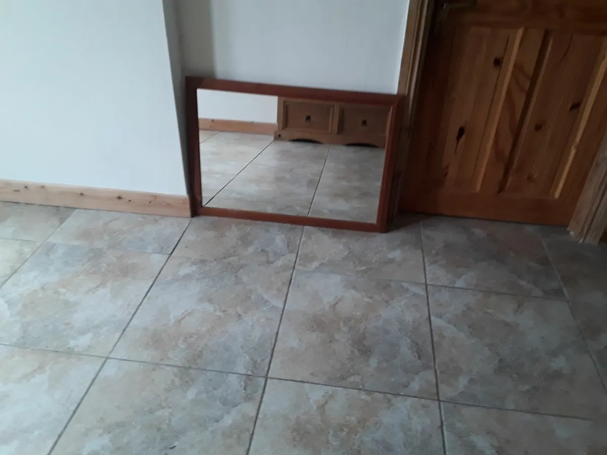 Large mirror in new condition - Image 2