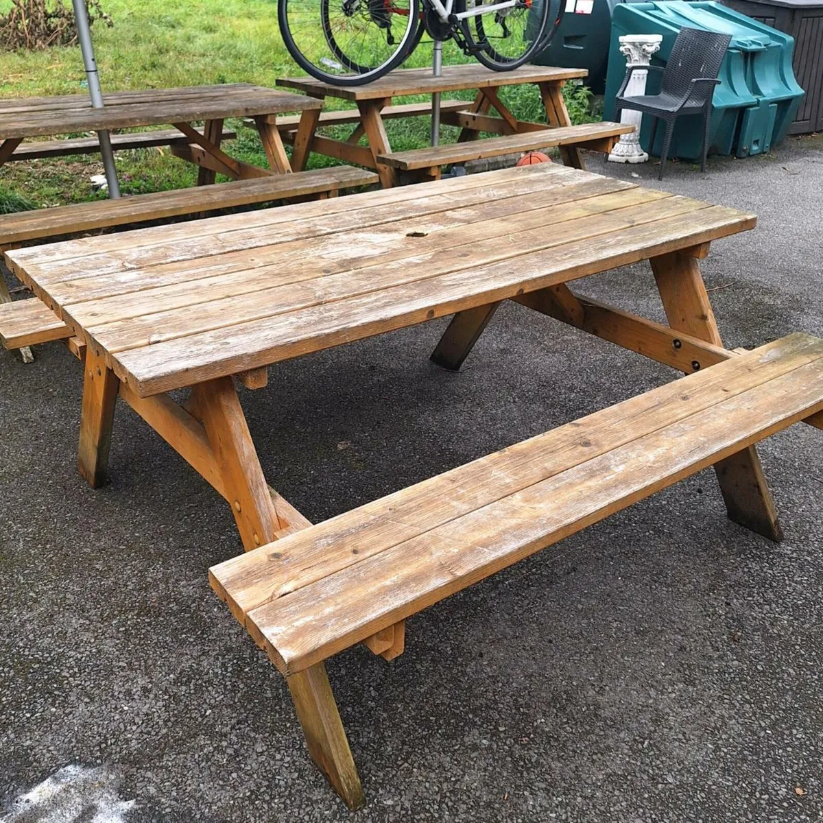 Picnic bench