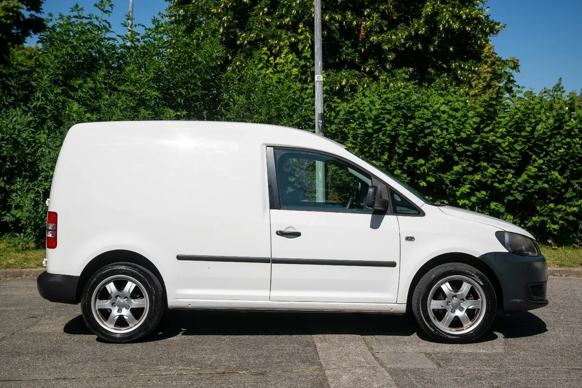 Volkswagen Caddy 2013 - Image 2