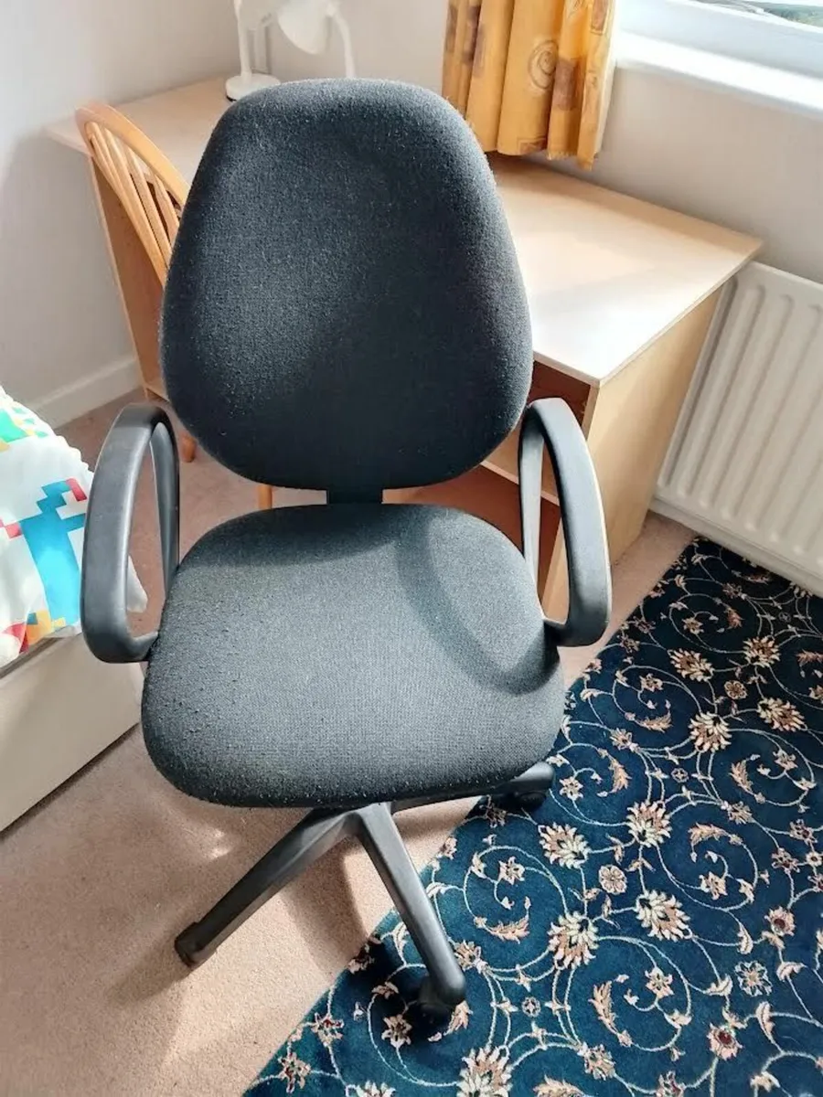 Office chair - Image 1
