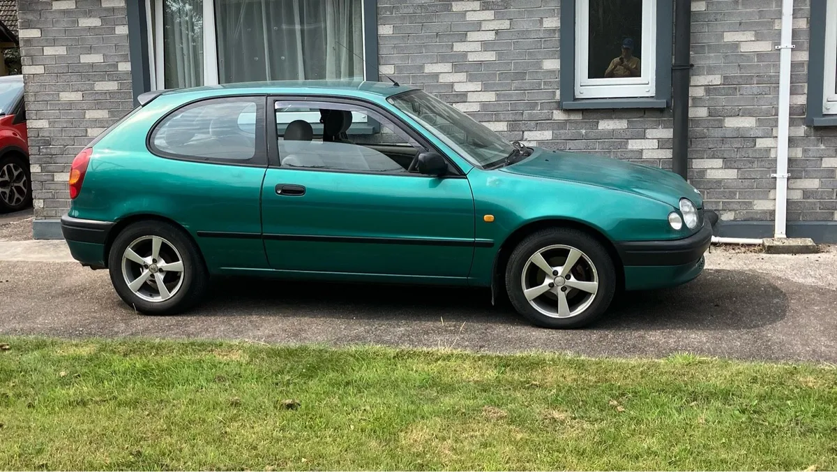 Toyota corolla 1.3 - Image 2