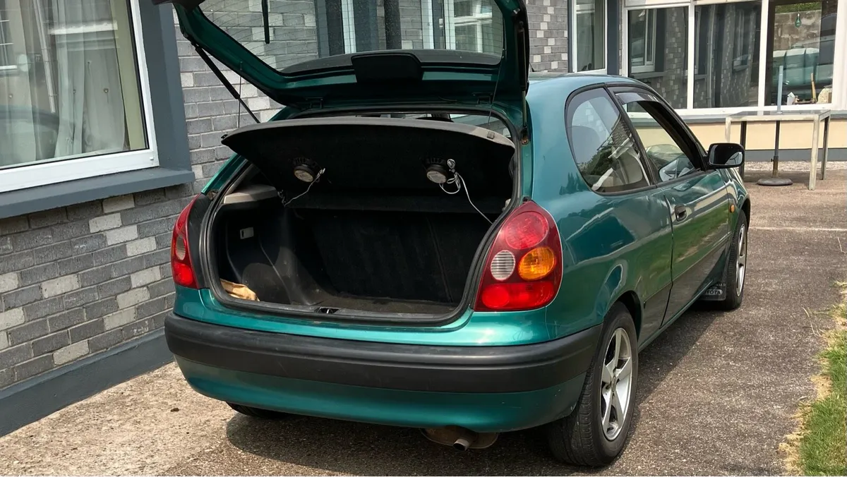 Toyota corolla 1.3 - Image 3